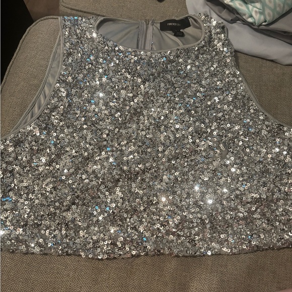 Forever 21 Shimmering Silver Sequin Top - Picture 1 of 3